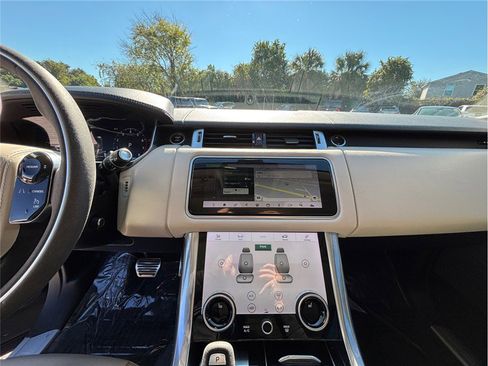 Used 2019 Land Rover Range Rover Sport HST image 11