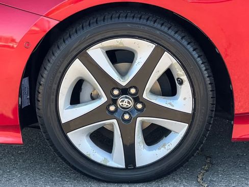 Used 2017 Toyota Prius Three FWD image 32