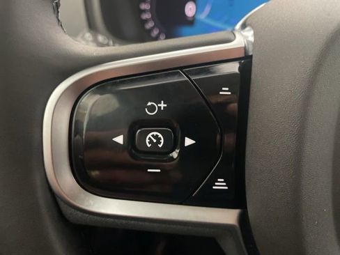 Certified 2025 Volvo XC90 B5 Core image 19