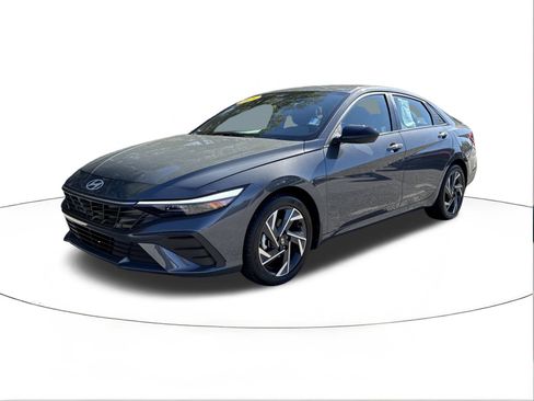 Certified 2025 Hyundai Elantra Sport image 7