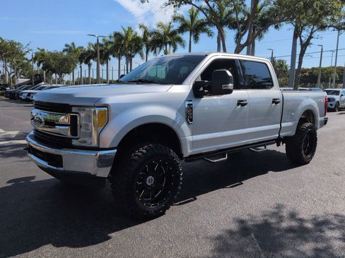 Used 2017 Ford F250 XLT AWD/4WD image 7