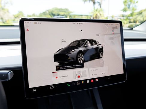 Used 2023 Tesla Model Y Long Range AWD/4WD image 34