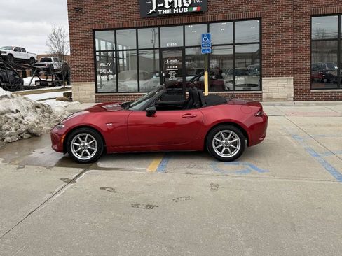 Used 2017 MAZDA MX-5 Miata Sport image 19