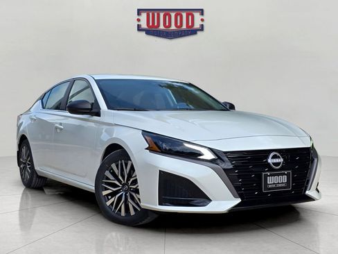 New 2026 Nissan Altima 2.5 SV FWD image 1