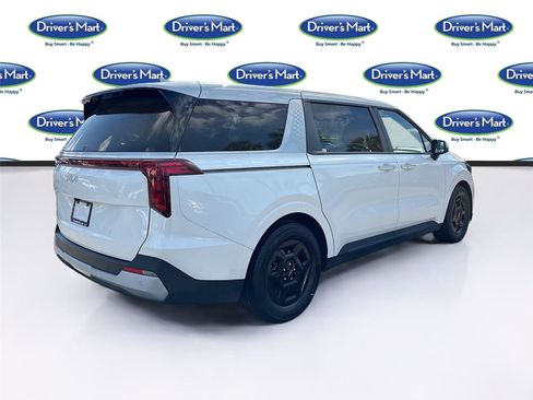 Used 2025 Kia Carnival FWD image 7