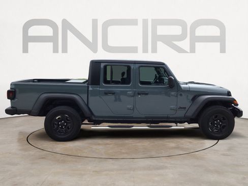 Used 2025 Jeep Gladiator Sport AWD/4WD image 13