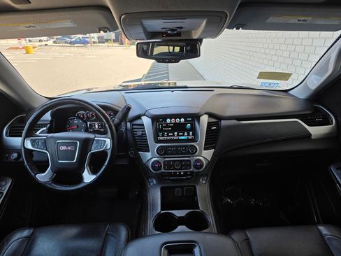 Used 2018 GMC Yukon XL SLT AWD/4WD image 16