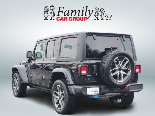 Used 2024 Jeep Wrangler Unlimited w/ Convenience Group AWD/4WD image 3