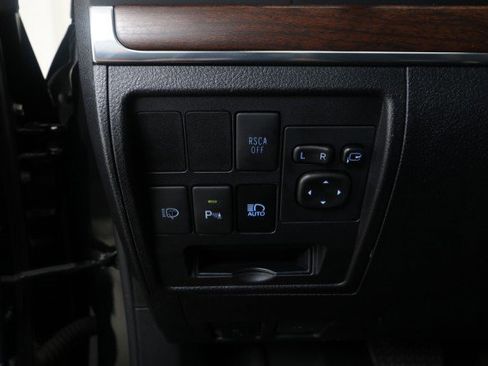 Used 2016 Toyota Land Cruiser AWD/4WD image 31