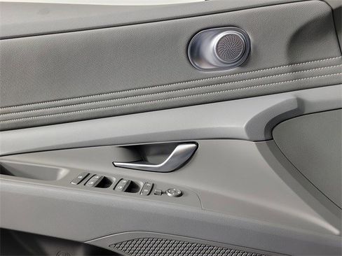 Used 2025 Hyundai Elantra Sport image 32