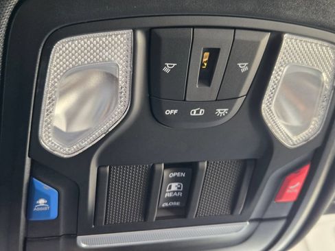 Certified 2025 RAM 1500 Big Horn AWD/4WD image 15