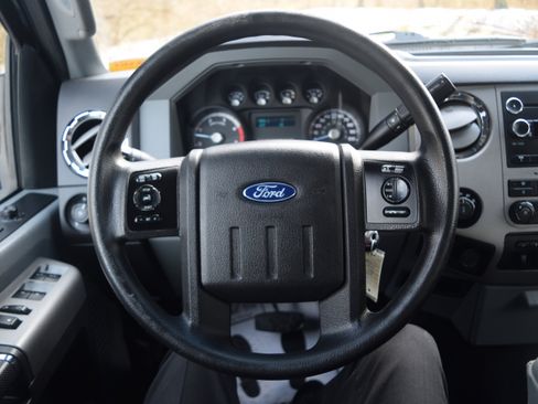 Used 2016 Ford F250 XLT w/ Camper Package image 4