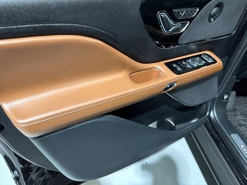 Certified 2023 Lincoln Aviator Reserve w/ Equipment Group 201A image 13