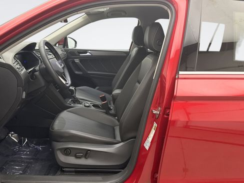 Used 2022 Volkswagen Tiguan SE image 11