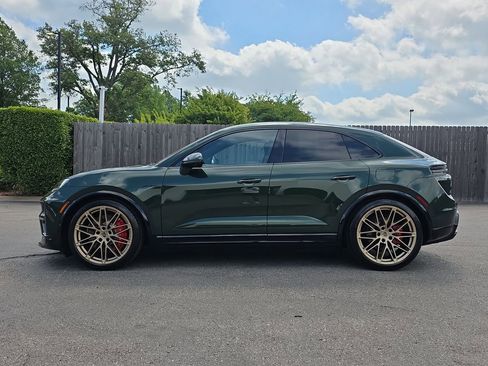 Used 2025 Porsche Macan Turbo Electric AWD/4WD image 2