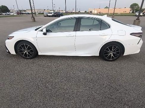 Used 2024 Toyota Camry SE FWD image 9