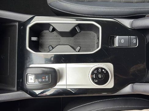 Used 2025 Mitsubishi Outlander SE FWD image 27