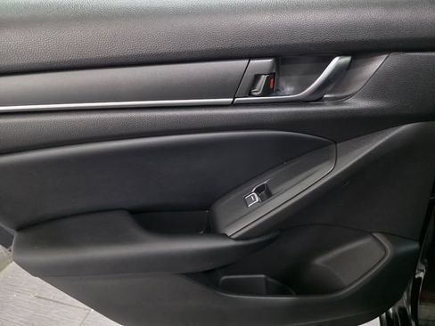 Used 2018 Honda Accord EX image 11