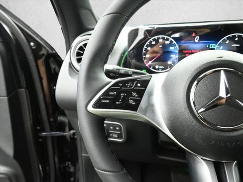 Certified 2025 Mercedes-Benz GLB 250 4MATIC image 15