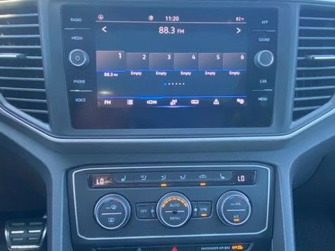 Used 2021 Volkswagen Atlas Cross Sport SE w/ Panoramic Sunroof Package FWD image 8