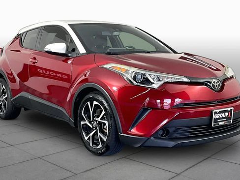 Used 2018 Toyota C-HR XLE FWD image 3