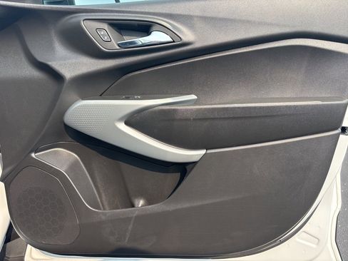 Used 2025 Chevrolet Trax LS image 44