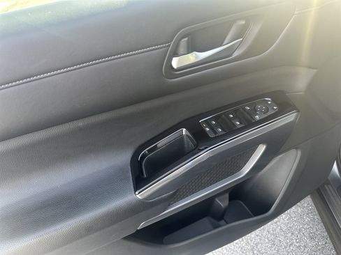 Used 2022 Nissan Pathfinder SL image 13