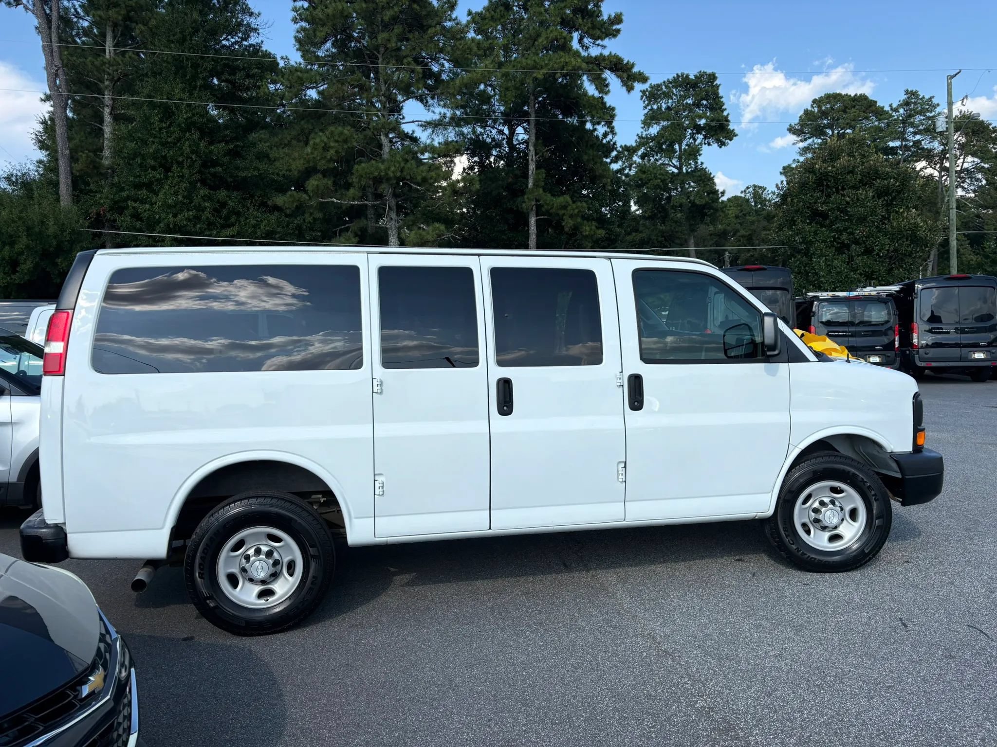 Used 2016 Chevrolet Express 2500 LS RWD image 7