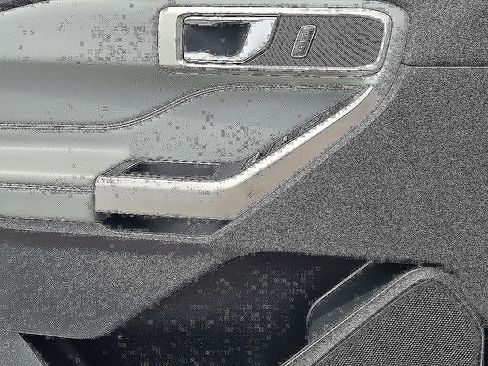 Used 2022 Ford Explorer XLT w/ Equipment Group 202A RWD image 18