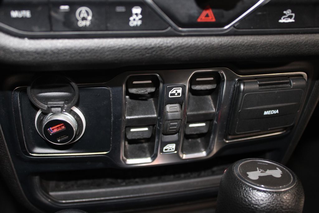 Used 2024 Jeep Wrangler Unlimited Sport AWD/4WD image 41