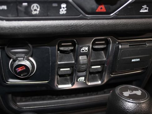 Used 2024 Jeep Wrangler Unlimited Sport AWD/4WD image 41