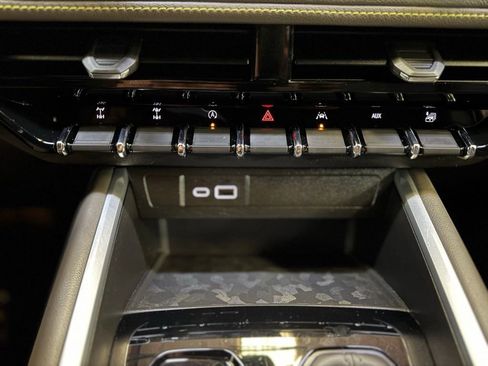 Used 2024 Chevrolet Colorado ZR2 w/ Technology Package image 22