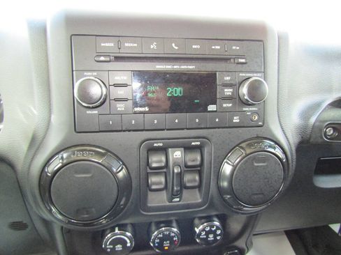 Used 2018 Jeep Wrangler Unlimited Rubicon AWD/4WD image 16