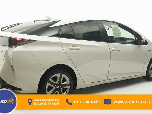 Used 2017 Toyota Prius Three Touring image 4