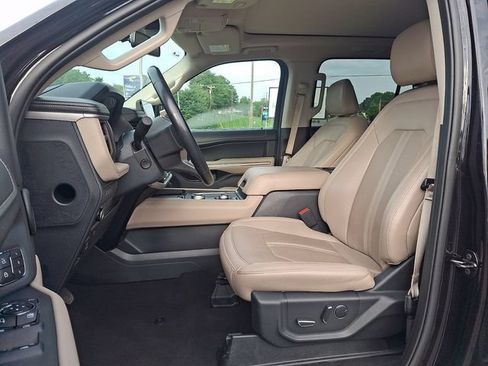 Used 2024 Ford Expedition Limited AWD/4WD image 13