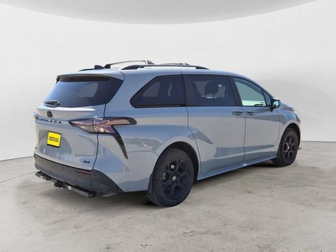Used 2025 Toyota Sienna XLE Woodland Edition AWD/4WD image 5