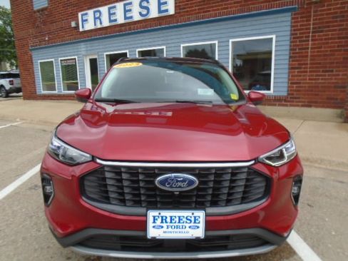 Used 2023 Ford Escape Platinum w/ Premium Technology Package AWD/4WD image 16