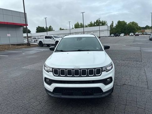 Used 2024 Jeep Compass Latitude AWD/4WD image 2