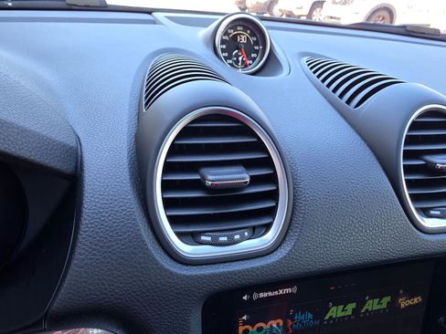 Used 2025 Porsche 718 Cayman S w/ Sport Chrono Package RWD image 29