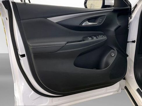 Used 2025 Buick Envista Avenir image 23