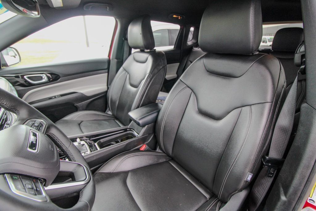 Used 2025 Jeep Compass Limited AWD/4WD image 15