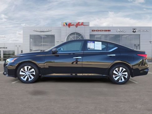 Used 2024 Nissan Altima 2.5 S image 2