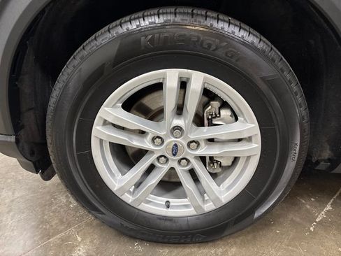 Used 2024 Ford Explorer XLT w/ Equipment Group 202A AWD/4WD image 16