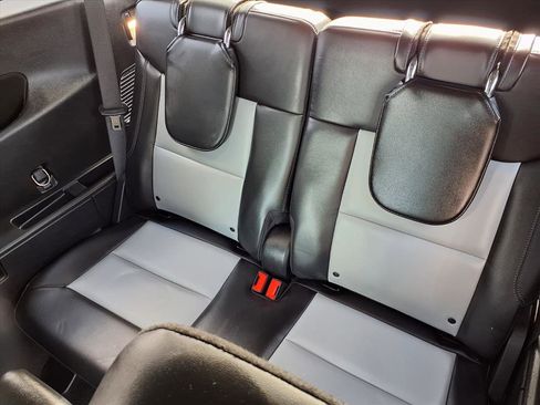 Used 2023 Ford Explorer XLT w/ Equipment Group 202A image 8