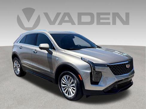 Used 2025 Cadillac XT4 Premium Luxury FWD image 1