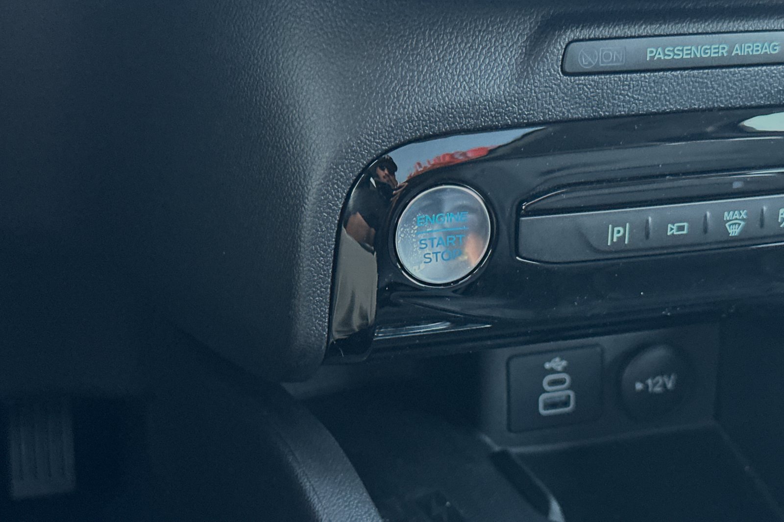 New 2024 Ford Escape SE w/ PHEV Premium Package FWD image 20