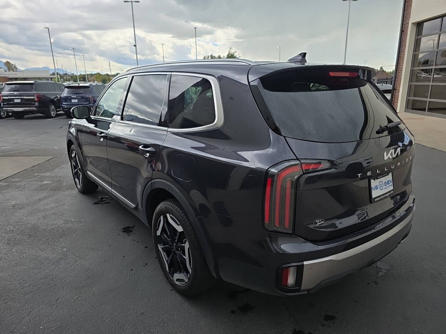 Used 2025 Kia Telluride EX w/ EX Captain's Chair Package AWD/4WD image 27