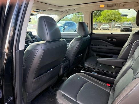 Certified 2022 Nissan Pathfinder SL w/ SL Premium Package FWD image 11