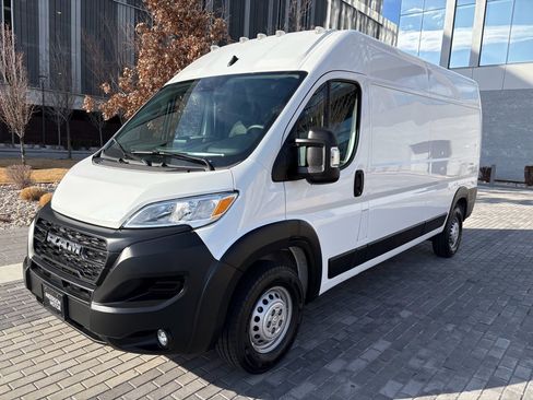 Used 2025 RAM ProMaster 2500 w/ Convenience Group image 3