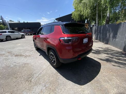 Used 2025 Jeep Compass Trailhawk AWD/4WD image 4